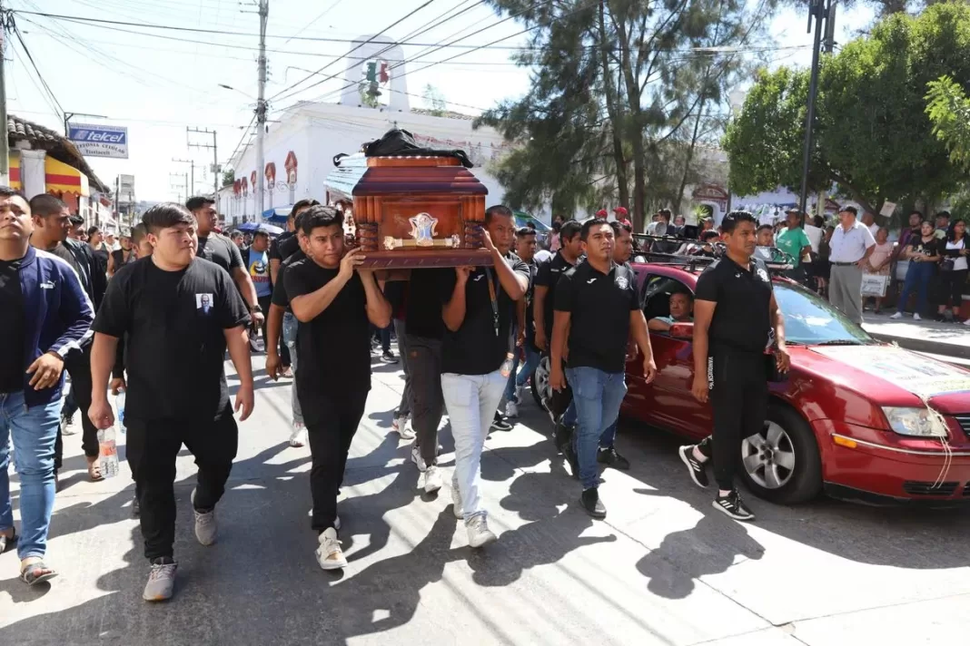 Presunto policía asesino de normalista de Ayotzinapa se fugó